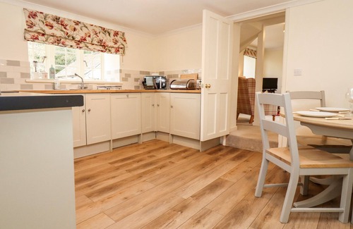 South Cerney Cottage | Discover The Clock Tower: Family-Friendly with Breakfast