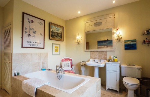 Lower Catesby Bed & Breakfast | Guest Rated 10/10 at The Clock Tower with Breakfast & More