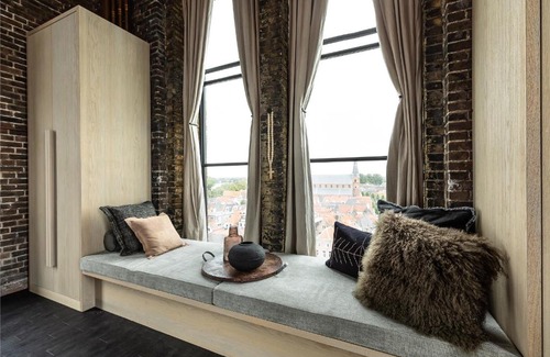 Weesp Hotel | Experience The Clock Tower: 5-Star Rated Getaway