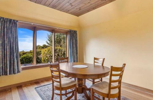 Kettering Villa | Delightful Stay at The Clocktower - Herons Rise Vineyard