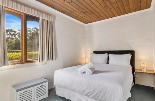 Kettering Villa | Delightful Stay at The Clocktower - Herons Rise Vineyard
