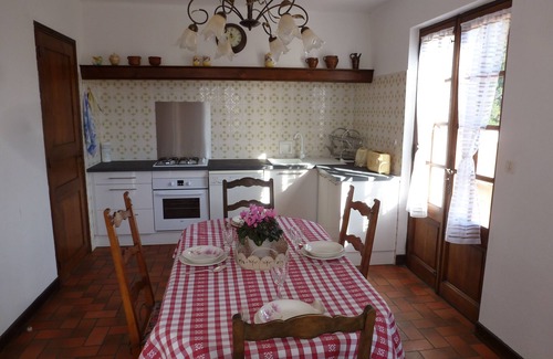 Trebes Apartment | Elegant CLOS MARIE Apartment with Garden and Terrace