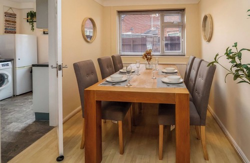 Hoole Cottage | THE CLOUD HOUSE @ HOOLE, pet friendly, with a garden in Hoole