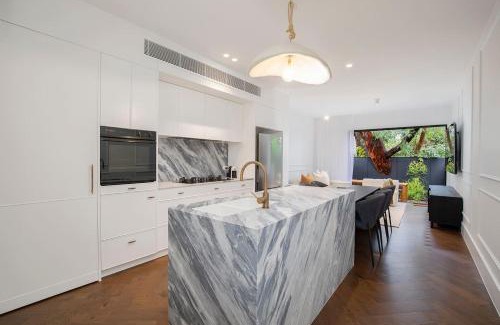 Cooks Hill House | Modern Designer Pad at The Cloudscape - Family-Friendly Stay