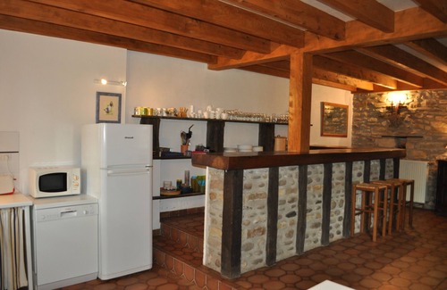 Osserain-Rivareyte House | Discover The Coach House with Shared Pool and Great Amenities