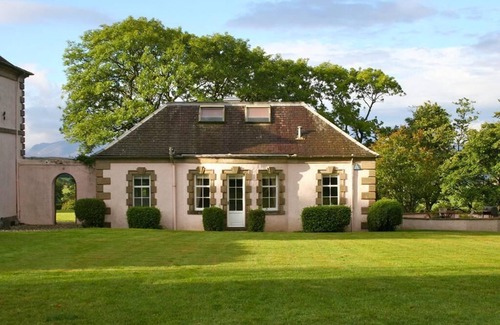 Rothesay Cottage | Discover The Coach House at Stewart Hall - Top-Rated Getaway