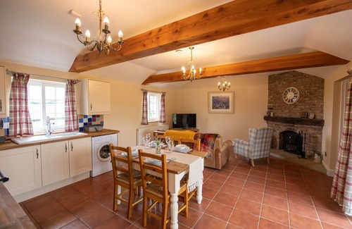 Lincoln House | Top-Rated Coach House with Pool and Lake Views