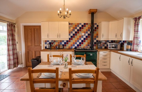Lincoln House | Top-Rated Coach House with Pool and Lake Views
