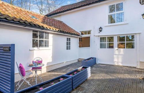 Eye House | Kid-Friendly Retreat at The Coach House, 10/10 Rated Stay