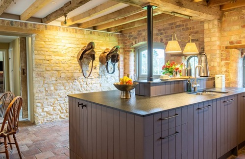 Priors Marston Cottage | Pet-Friendly Getaway: The Coach House at Holy Well for 6