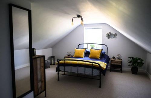 Cardiff House | Family-Friendly Coach House at Wenvoe Manor, Cardiff