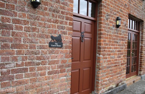 Piltown Ski Chalet | Enchanting Stay at The Coach House, Belline Estate