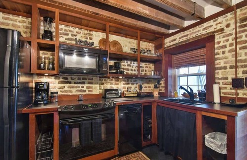 South of Broad Cottage | Historic Coach House 1755: Oceanfront Pool & Spa Retreat