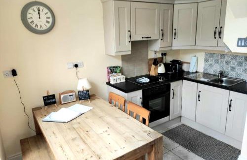 Douglas House | Eco-Friendly Retreat: The Coach House Douglas with Hot Tub