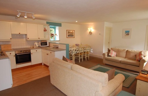 Ivybridge Cottage | Family-Friendly Coach House with Pool in Beautiful Modbury
