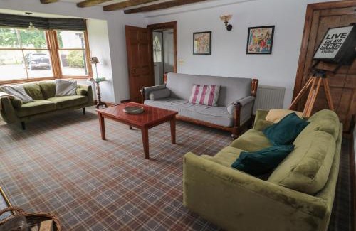 Ford House | Pet-Friendly Retreat at The Coach House, Rated 9/10!
