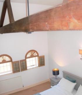 Cranbrook House | Discover Family-Friendly Comfort at The Coach House