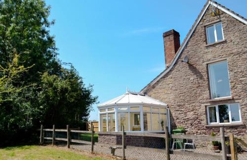 Lydney House | Comfort and Charm at The Coach House - Pet Friendly Stay