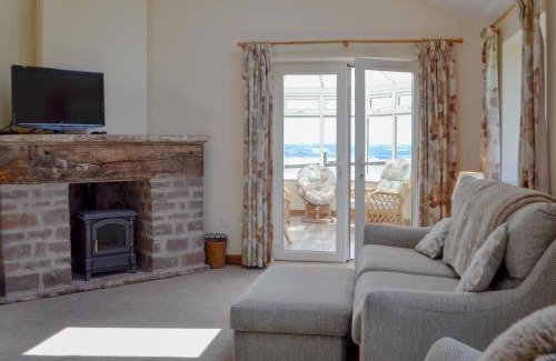 Lydney House | Comfort and Charm at The Coach House - Pet Friendly Stay