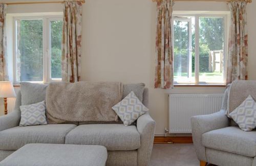 Lydney House | Comfort and Charm at The Coach House - Pet Friendly Stay