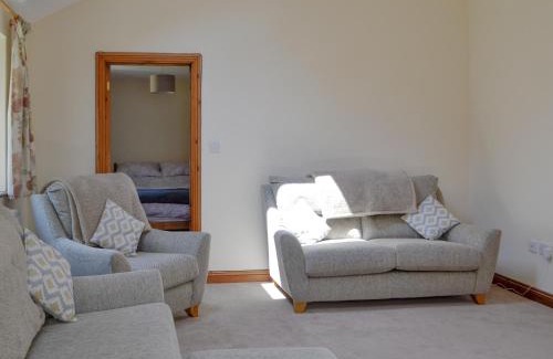 Lydney House | Comfort and Charm at The Coach House - Pet Friendly Stay