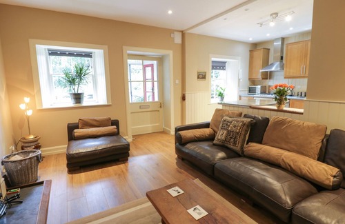 Newton Stewart House | Discover The Coach House: Oceanfront Retreat in Newton Stewart