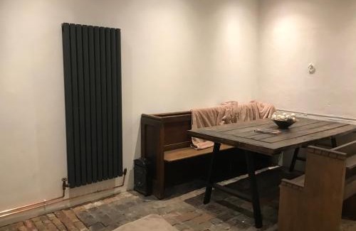 Sandgate House | Relax at The Coach House: Pet Friendly & Rated 9/10