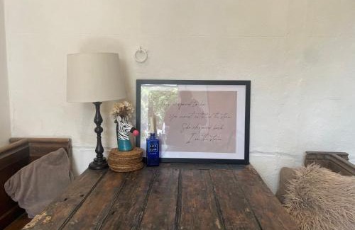 Sandgate House | Relax at The Coach House: Pet Friendly & Rated 9/10