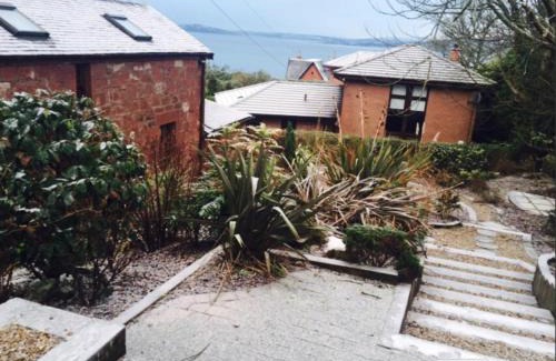 Skelmorlie House | Cozy Coach House: Pet-Friendly Stay with Pool & High Rating