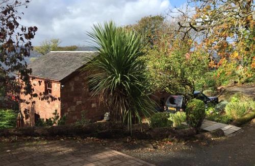Skelmorlie House | Cozy Coach House: Pet-Friendly Stay with Pool & High Rating