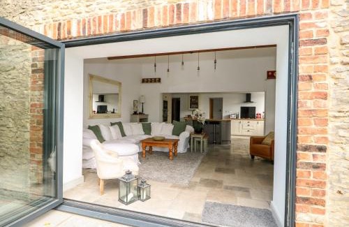 Sleaford House | Pet-Friendly Retreat at The Coach House - Guest Rated 9.9/10