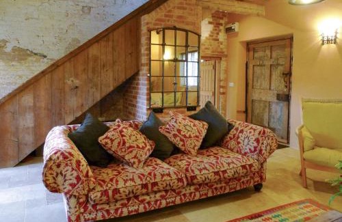 Leicester House | Exceptional Stay at The Coach House: Pet & Child Friendly
