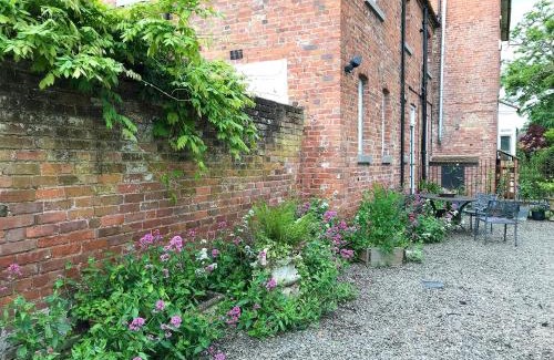Boraston House | Experience The Coach House: 4-Star Family-Friendly Stay