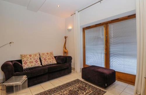 Tewkesbury House | Pet-Friendly Stay at The Coach House - 4 Star Comfort Awaiting