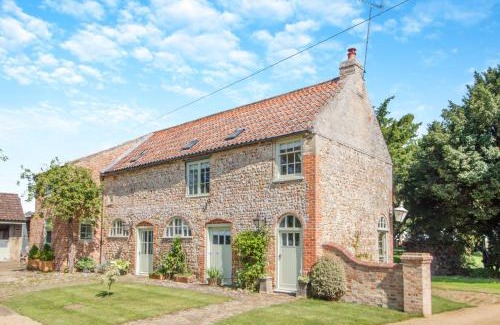 Oxborough House | Inviting Escape at The Coach House - Norfolk with Pool Access