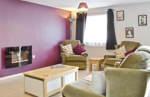Aberaeron House | Discover The Coach House - Or4: Pet-Friendly Retreat Rated 9.8