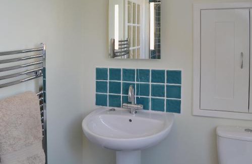 Aberaeron House | Discover The Coach House - Or4: Pet-Friendly Retreat Rated 9.8
