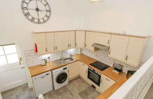 Godshill Cottage | Pet Friendly Coach House in Wroxall - Family-Friendly Stay