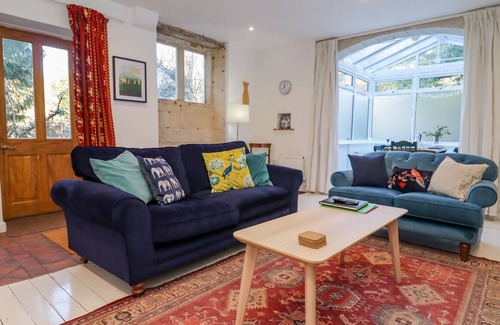 Brimpsfield Cottage | THE COACH HOUSE, pet friendly, with open fire in Brockworth