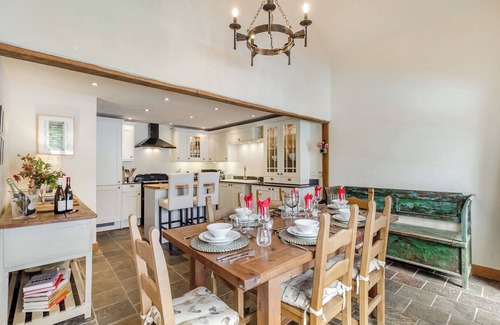 Abergavenny Cottage | Experience Serenity in Brecon Beacons with Family-Friendly Amenities