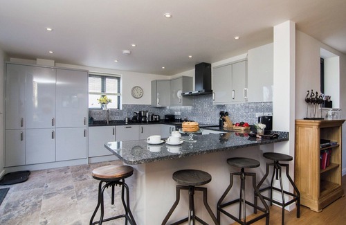 Sandwich Cottage | Ideal 4 Bedroom Stay with Ocean Views in Sandwich Bay