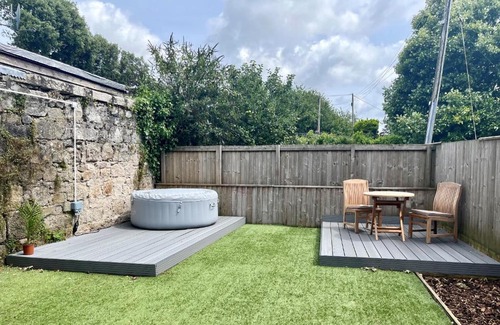 St Austell House | Relax at The Coach House with Ocean View & Hot Tub
