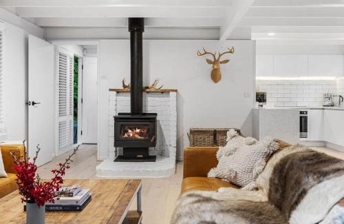 Balnarring Beach House | Relax at The Coast & Country Cottage with Private Pool