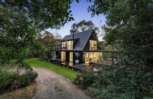 Balnarring Beach House | Relax at The Coast & Country Cottage with Private Pool