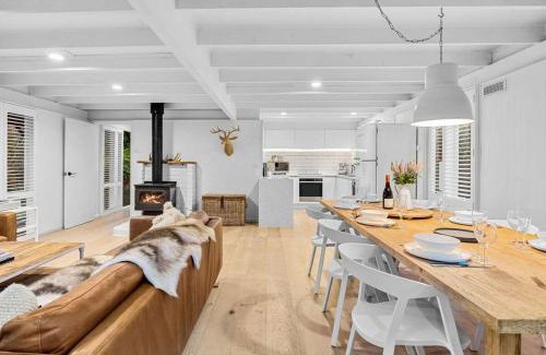 Balnarring Beach House | Relax at The Coast & Country Cottage with Private Pool