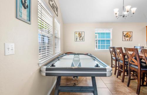 Port Aransas House | The Coast is Clear: Pet-Friendly Paradise with Pool Access