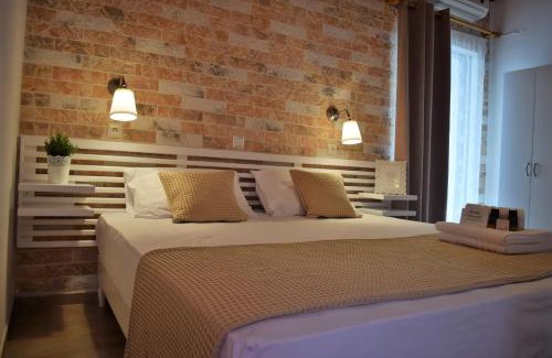 Anaxos Apartment | Oceanfront Haven: The Coast with Stunning Views & Dining