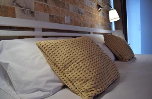 Anaxos Apartment | Oceanfront Haven: The Coast with Stunning Views & Dining