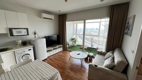 Bang Na Apartment | Discover The Coast: Family-Friendly Getaway with Pool & Hot Tub