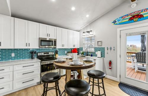 Cedar Lane House | Pet-Friendly Getaway at The Coastal Crab with Breakfast Included